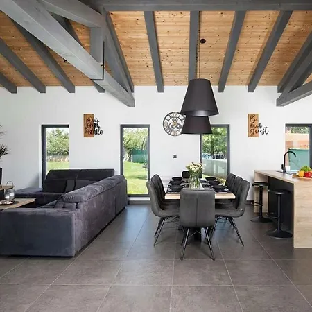 Villa Frola Comfortable Holiday