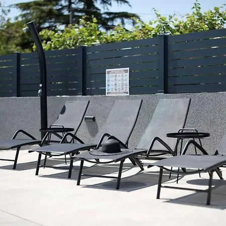 Frola Comfortable Holiday Villa *