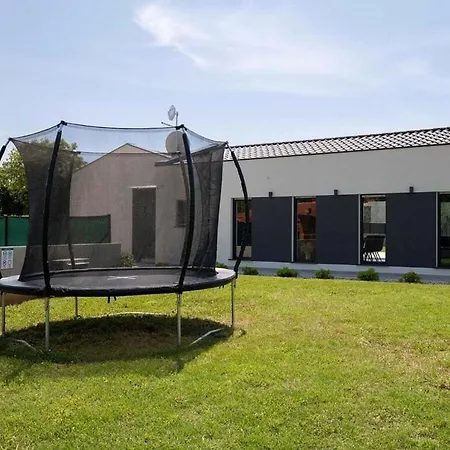 Frola Comfortable Holiday Villa