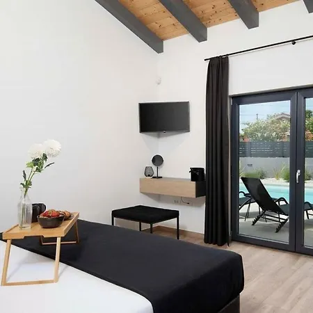 Villa Frola Comfortable Holiday *