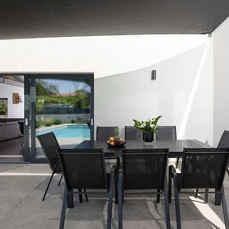 Villa Frola Comfortable Holiday *
