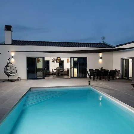 Villa Frola Comfortable Holiday