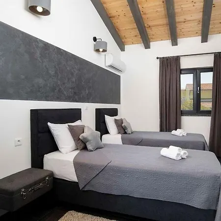 Frola Comfortable Holiday Villa *