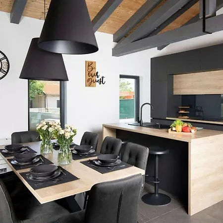 Villa Frola Comfortable Holiday *